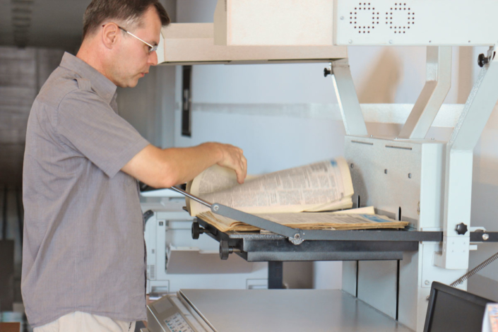 archivist-using-scanner
